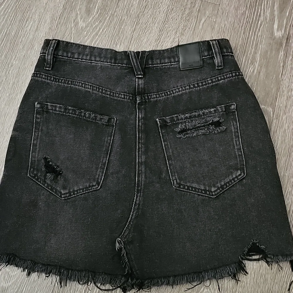 WE THE FREE Black Denim Distressed Skirt. So Cute. Sz 29 Womens!!